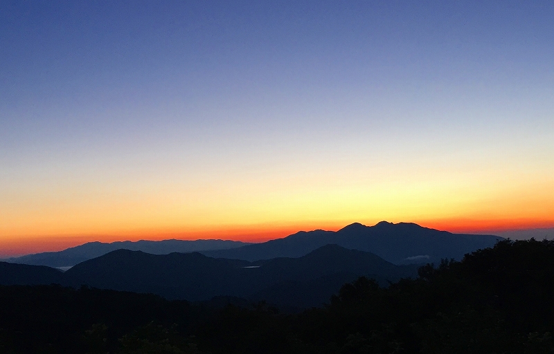 日の出前の高原山